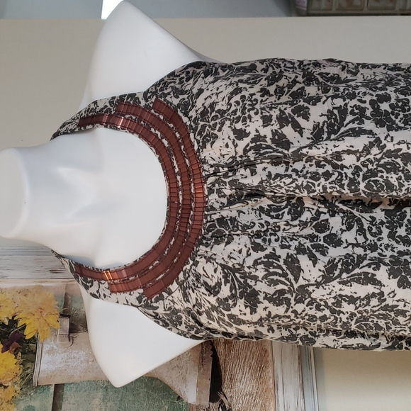 Elle Tank - Picture 2 of 5